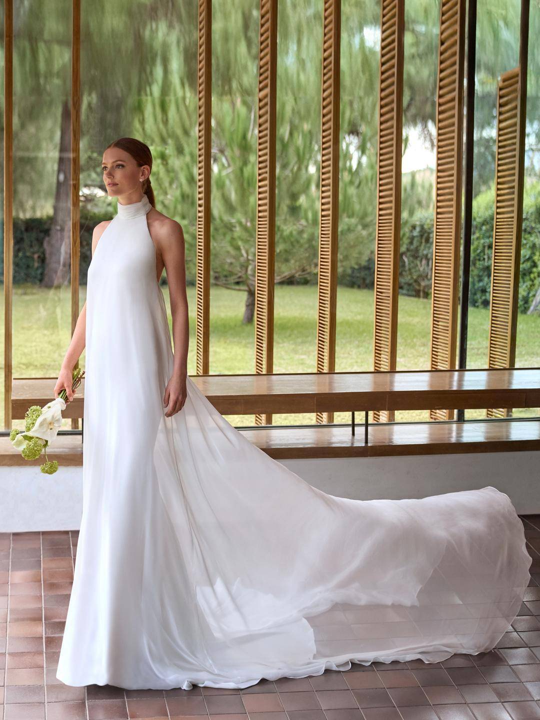 robe de mariée col montant traine fluide Meyrargues