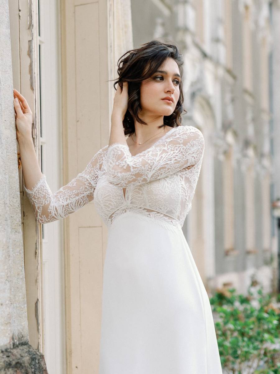 TILONA Robe de mariee A line fluide decollete en V a manches trois quarts I.Gilles