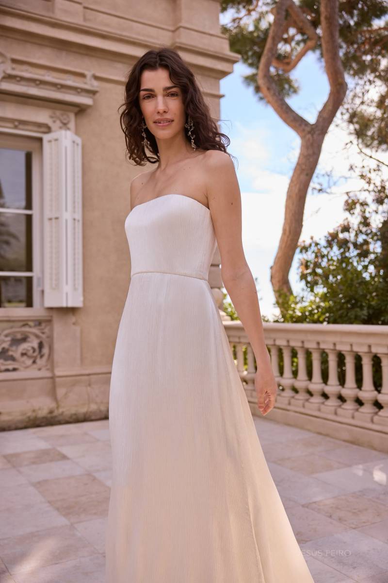 Robe de mariée Jésus Peiró 2754 à Aix-en-Provence : balconette, manches longues et satin bambula