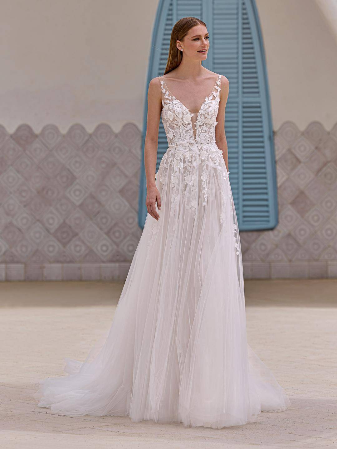 robe de mariée trapèze bustier floral décolleté en V pertuis Igilles