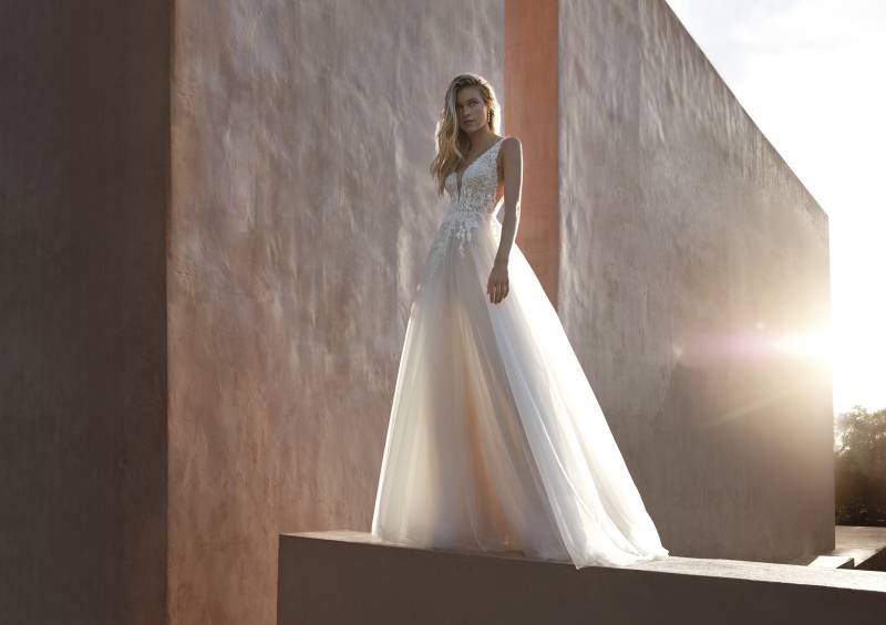 venez découvrir la nouvelle collection 2024 de Pronovias ainsi que le modèle CRIMSON chez Igilles proche de Luynes