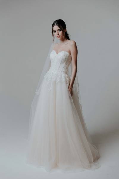 acheter une robe de mariée de créateur sur mesure à Aix en Provence 